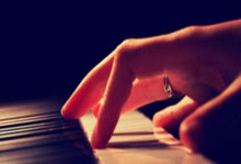 德甲最新积分战报：卫冕冠军紧追拜仁，多特踢疯了制造惨案.